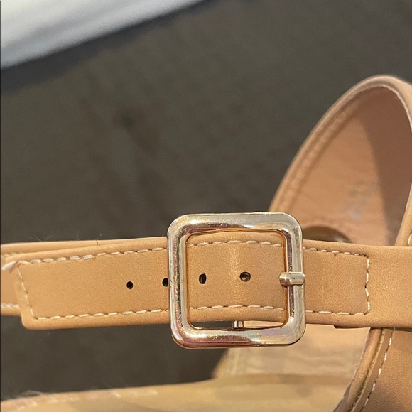 Henry Ferrera Beige Platform Sandals - Picture 14 of 16